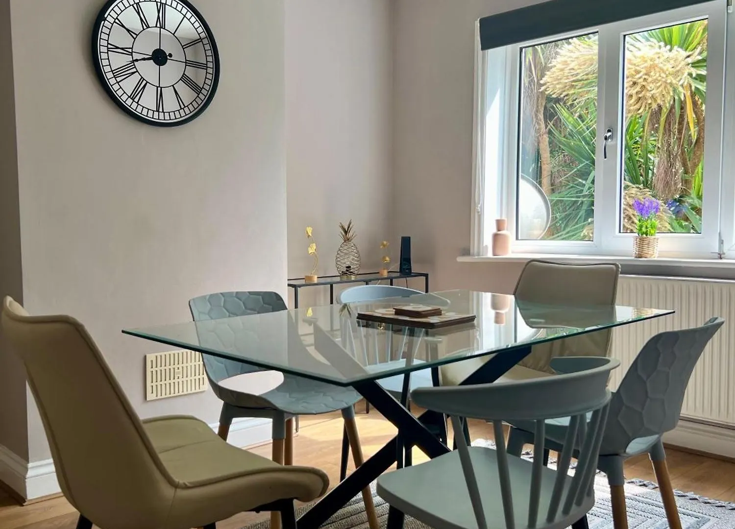 Hospital Gem! 3 Beds, High Speed Wifi, Dedicated Workspace, Private Parking Southampton Holiday home