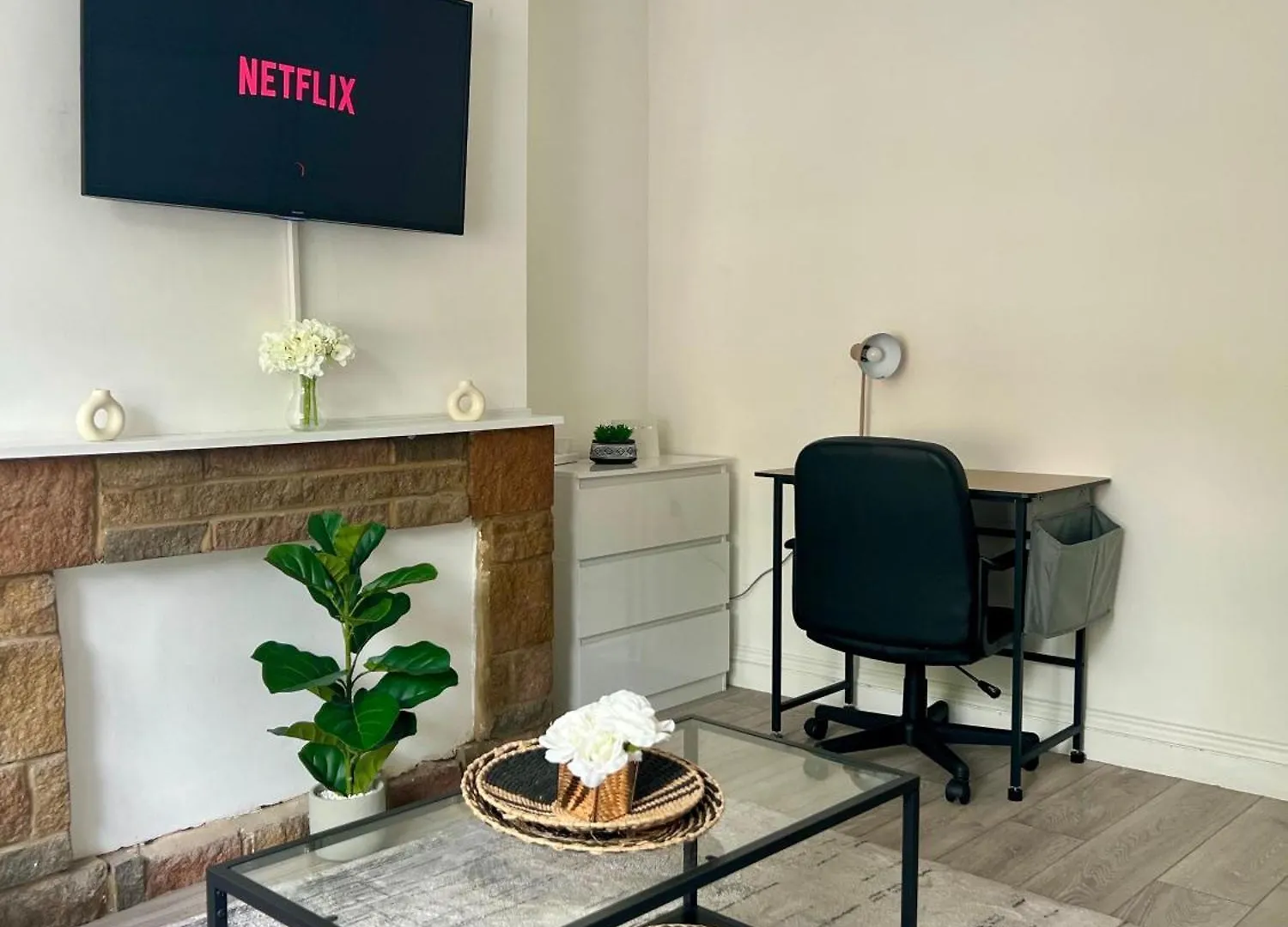 Hospital Gem! 3 Beds, High Speed Wifi, Dedicated Workspace, Private Parking سوثامبتون 0*,